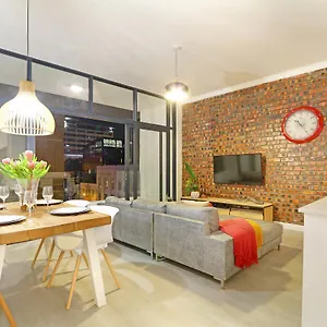 Hotel The Rhino &