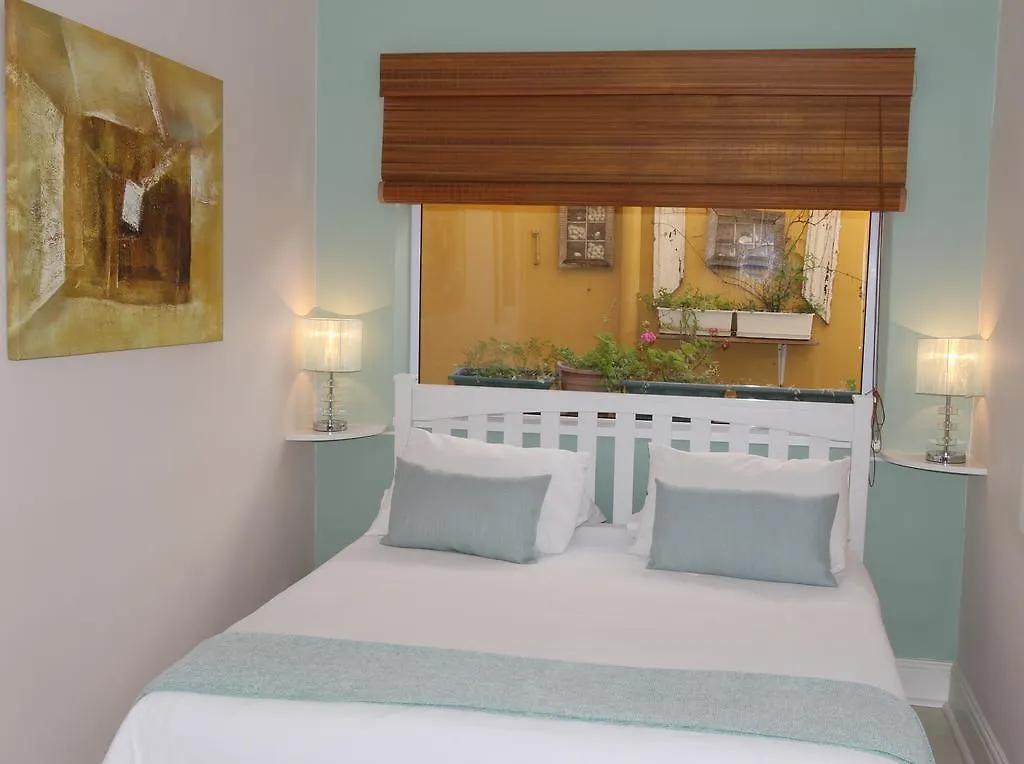 Dolphin Inn Guesthouse Cape Town Bed & Breakfast